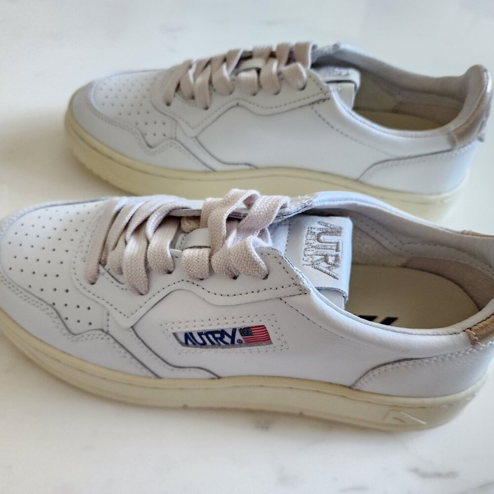 NWT Autry Medalist Low Women’s Sneakers – Retro Vibes in White Gold ✨👟 - Picture 6 of 11